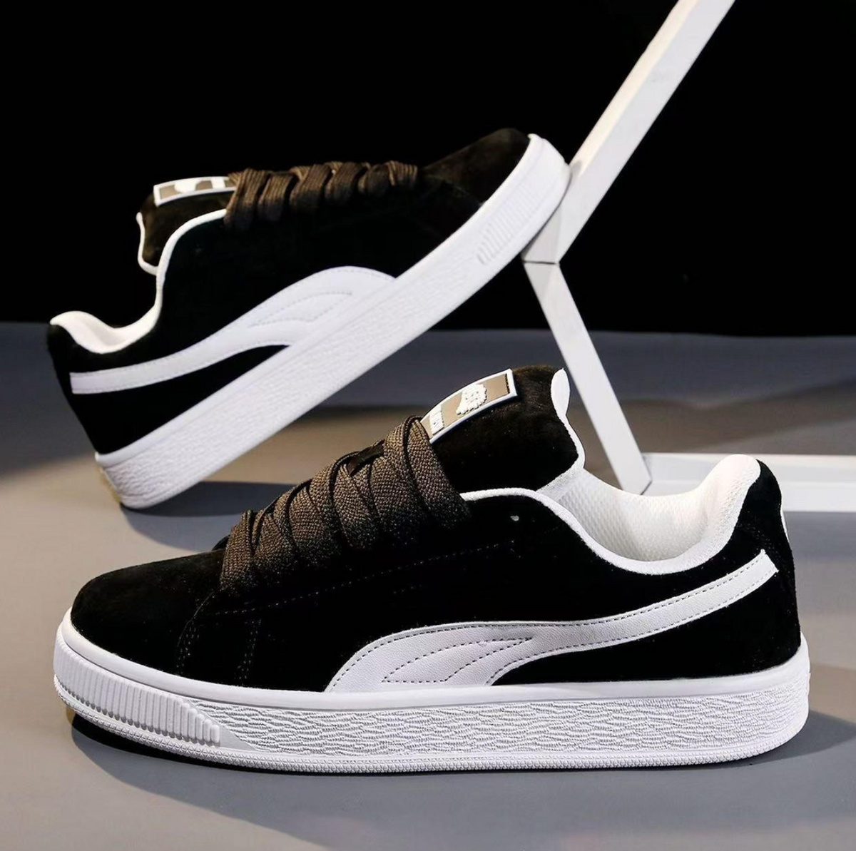 Men’s Classic Low-Top Casual Sneakers – Timeless Everyday Shoes